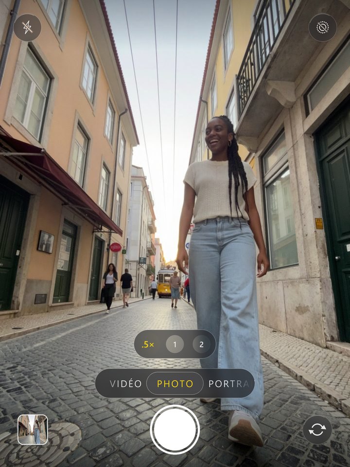 Écran de l’appareil photo de l’iPhone avec une photo IA générée par Pulse Studio