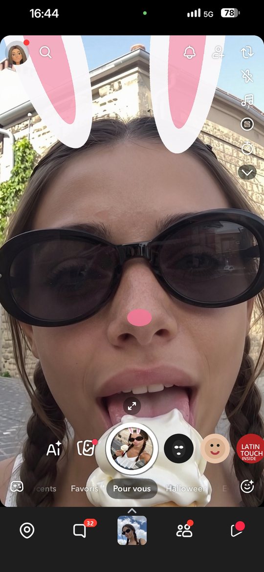 La même photo dans Snapchat avec un filtre lapin