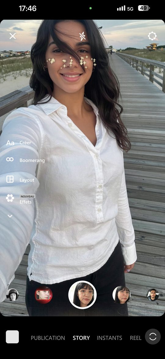 Écran de téléphone avec une photo IA générée par Pulse Studio